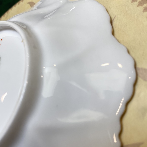 Vintage Shelley Fine Bone China White/gold trim Trinket dish - 4 1/2” x 1” - Picture 4 of 6